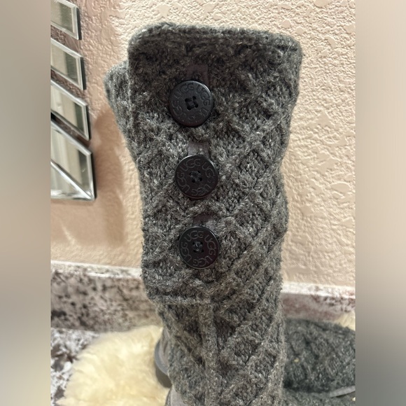 UGG on sale?! YES! Classic Cardigan Boot.  Adjustable height and width.  Size 9 - Picture 3 of 7